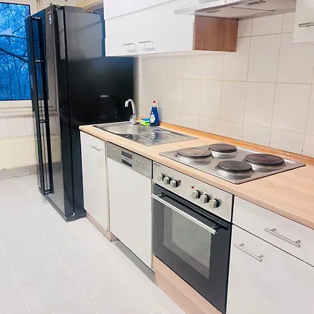 Monteurzimmer Leo 5 Апартаменты Diedenbergen