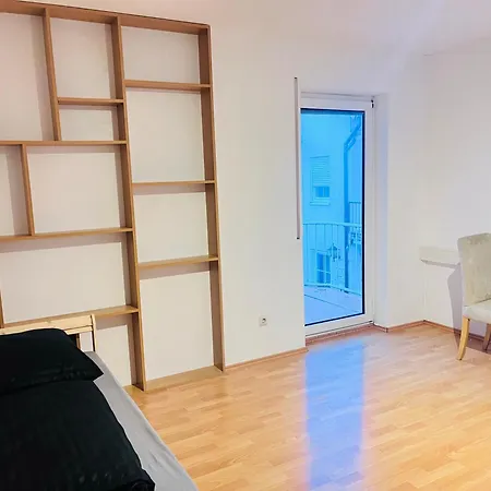 Апартаменты Monteurzimmer Leo 5 Diedenbergen